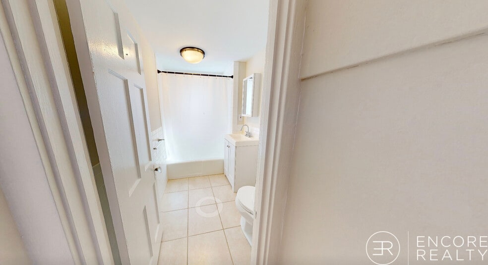 Building Photo - 38 Gibson St