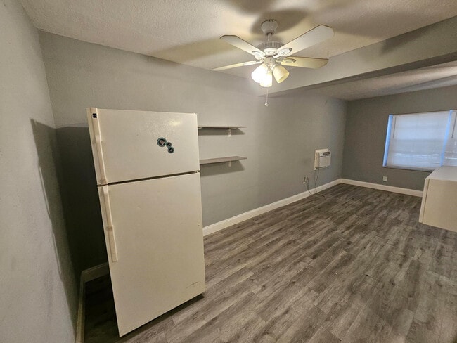 Building Photo - 1600 NW 93rd St