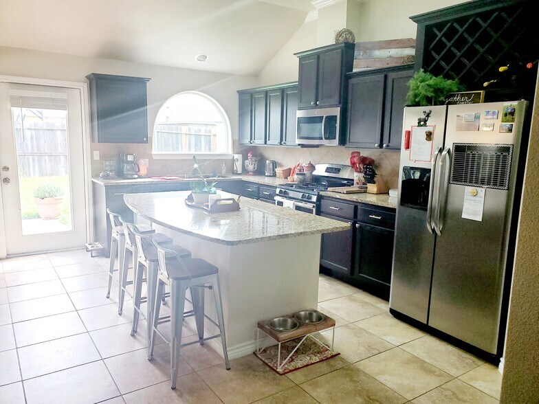 Kitchen - 7218 Lands End Dr