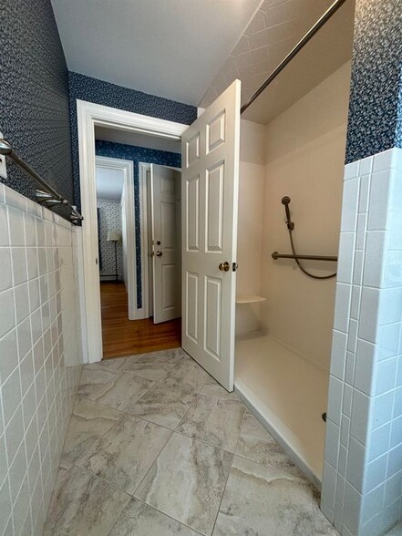 Building Photo - 104 Woodland