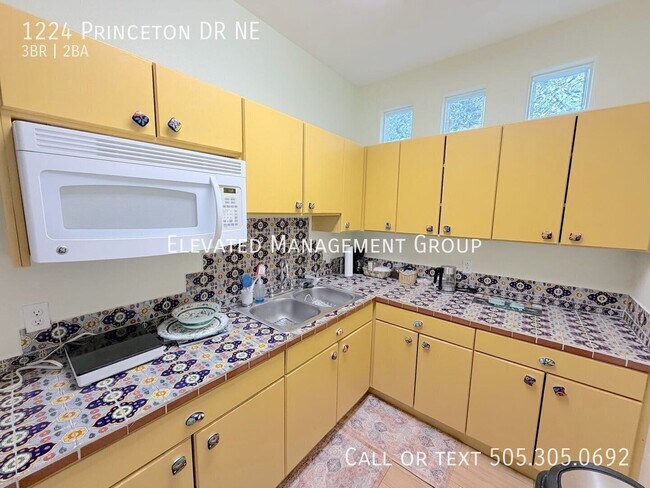 Building Photo - 1224 Princeton Dr NE
