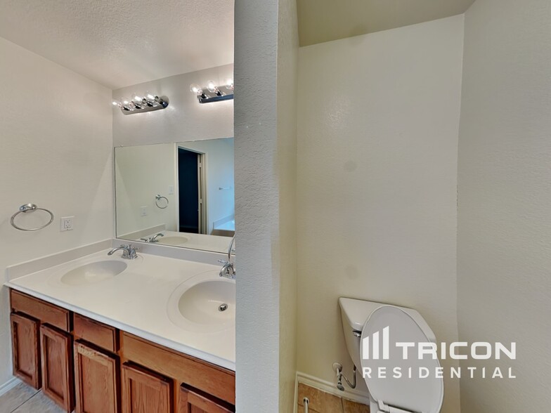 Building Photo - 739 Lentisco Dr