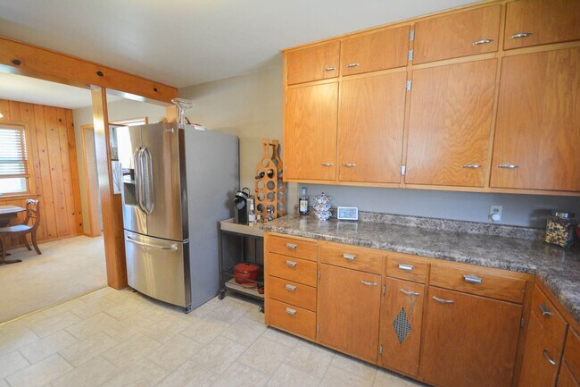 Building Photo - Spacious ranch style home in amazing Lowertown location!