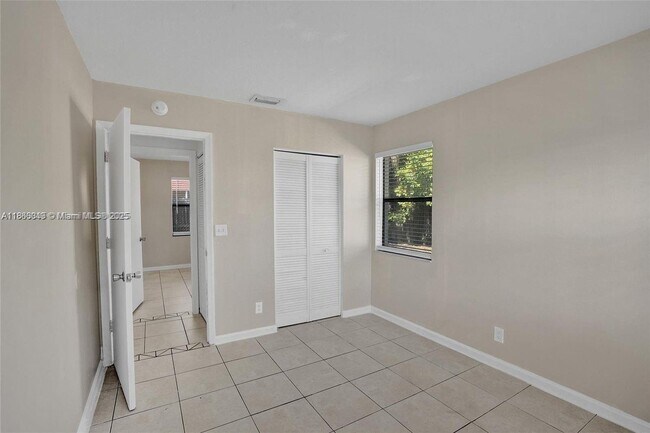 Building Photo - 1200 W 31st St