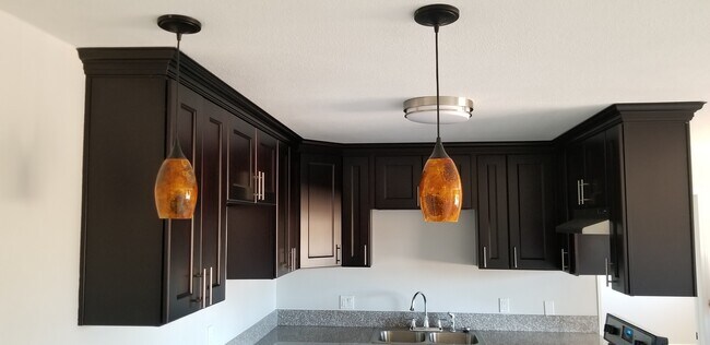 Building Photo - 1001 Pine Ave