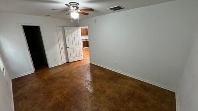 Building Photo - 3021 Chelsea Ave