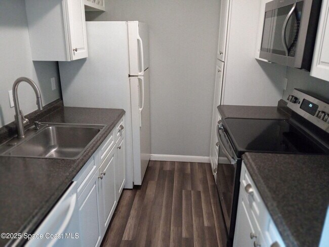 Building Photo - 3580 Sable Palm Ln