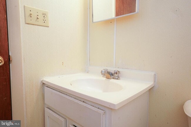 Building Photo - 738 Hemlock St