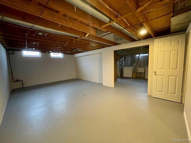 Building Photo - 4886 Hubbard