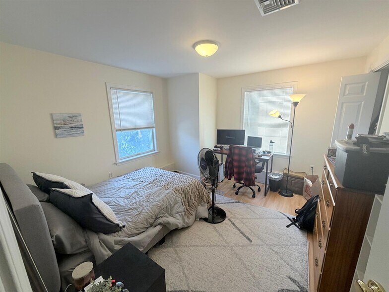 Building Photo - 3 Kent Ct