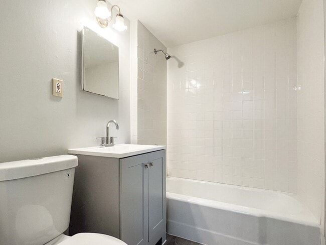 Building Photo - 25 Common St