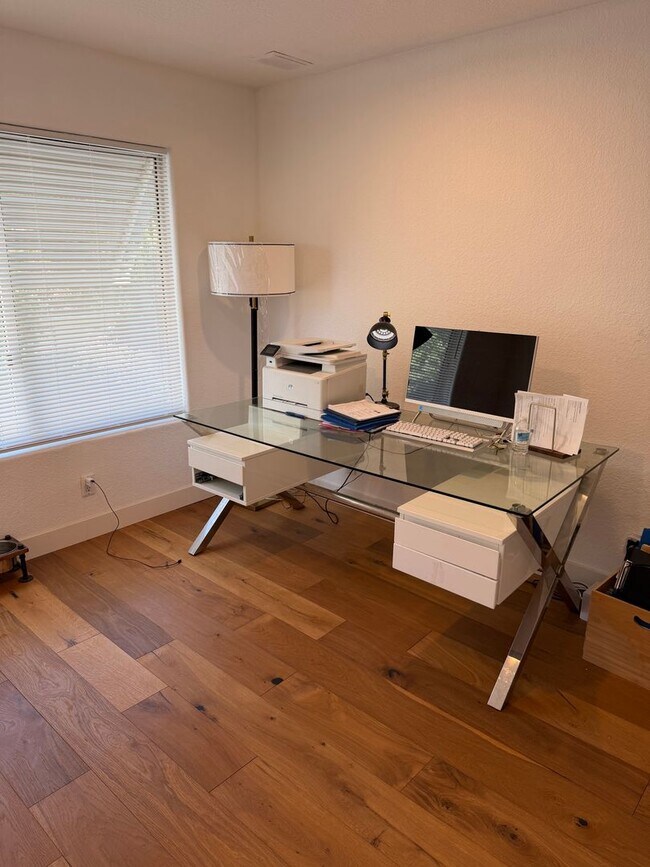 Building Photo - 4 bed, 3 bath cul-de-sac home!