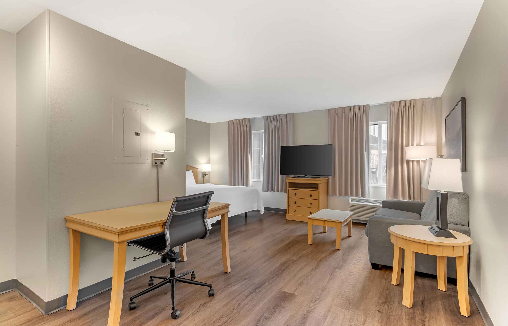 Building Photo - Furnished Studio-Orlando - Convention Ctr - Int'l Drive Area