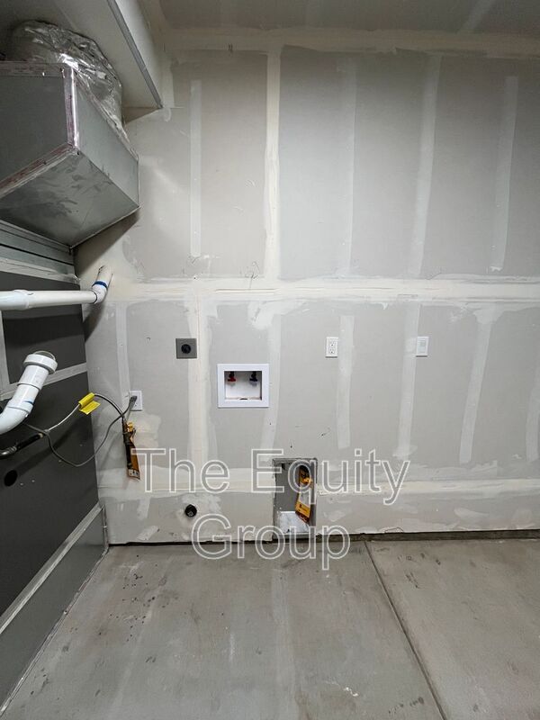 Building Photo - 405 S Summit St