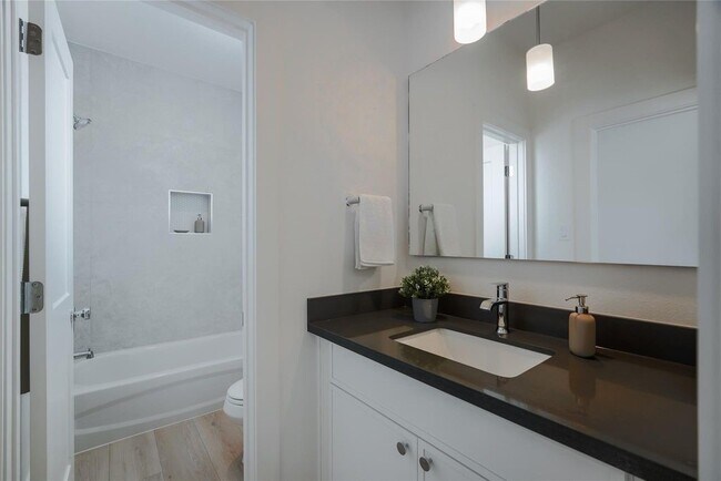 Building Photo - 864 Paul Quinn St