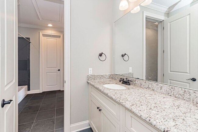 Building Photo - 3 Bedroom Townhome Available Now Near Old Goodwood!