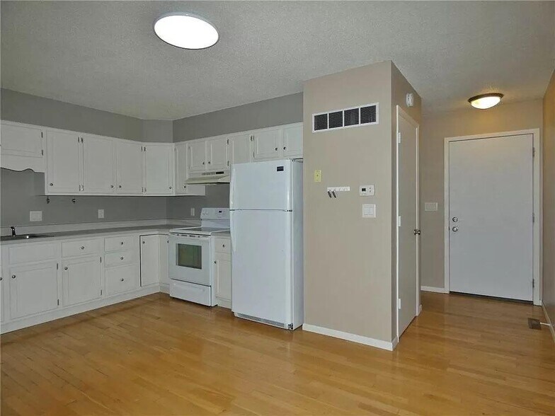 Entry way and Kitchen Area - 77 Brook Cir
