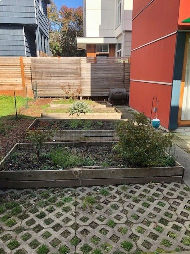 Building Photo - Central Seattle Home