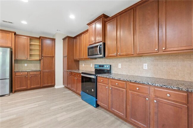 Building Photo - 4660 Lake Hill Trail