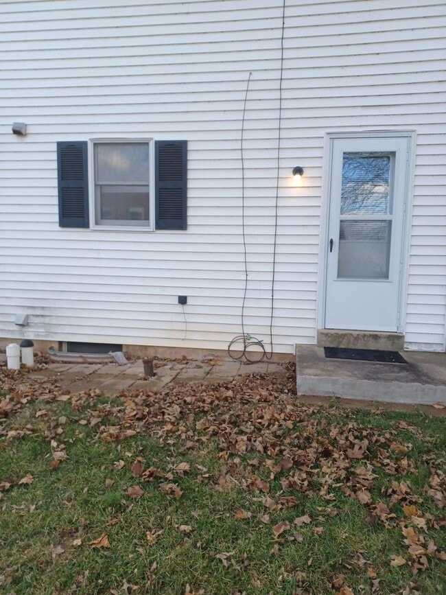 Building Photo - Newly Redone 2 Bed/1 Bath Apartment in Elizabethtown