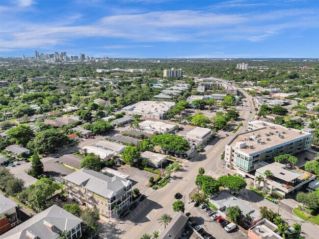 Building Photo - 2356 Wilton Dr