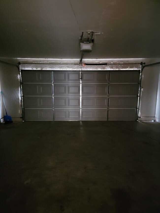 Building Photo - 8112 Azalea Ave