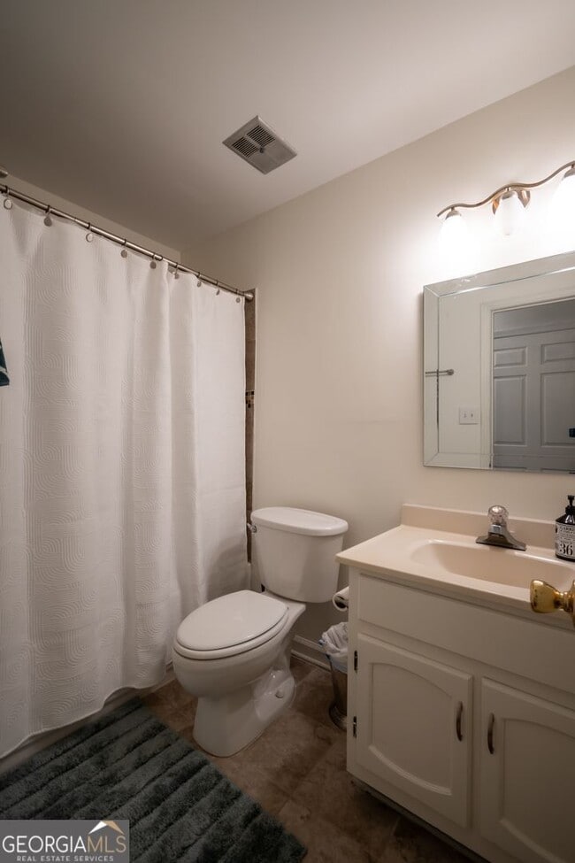 Building Photo - 210 E Cloverhurst Ave