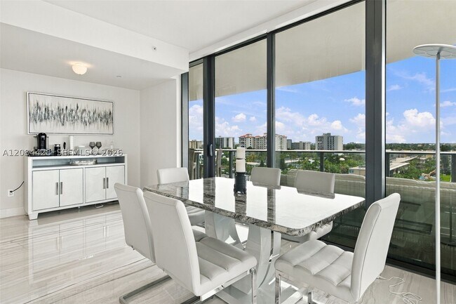 Building Photo - 730 N Ocean Blvd