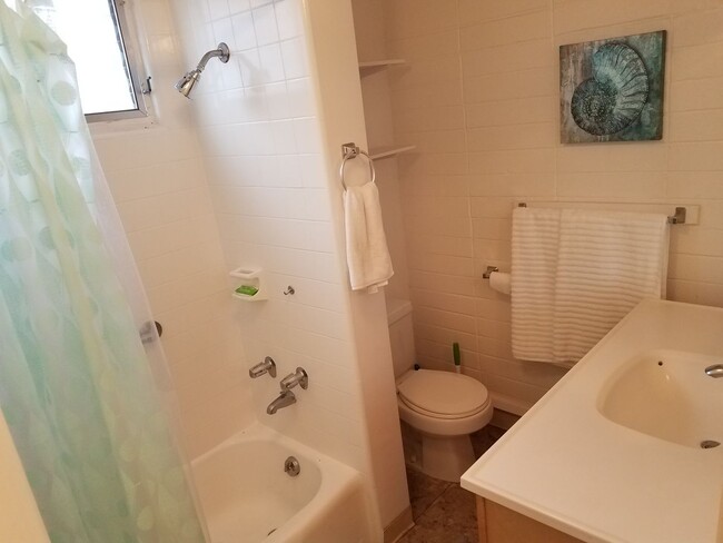 Building Photo - Near Waikiki Beach. Window AC. Near Public Transportation