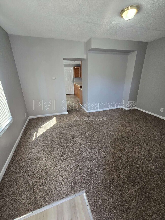 Building Photo - 153 S Cypress Ave