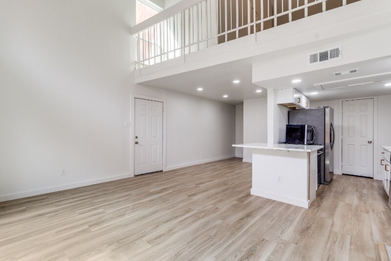 Building Photo - 7152 Fair Oaks Ave