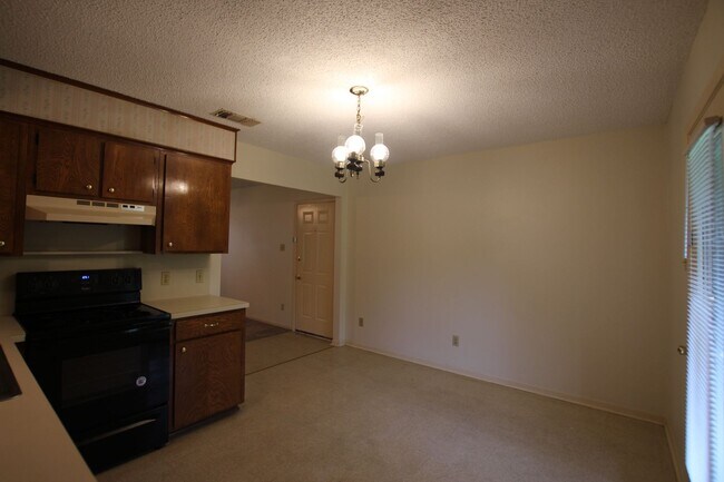 Building Photo - 12414 Cimmarron Dr