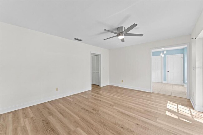 Building Photo - 1908 N Village Ave