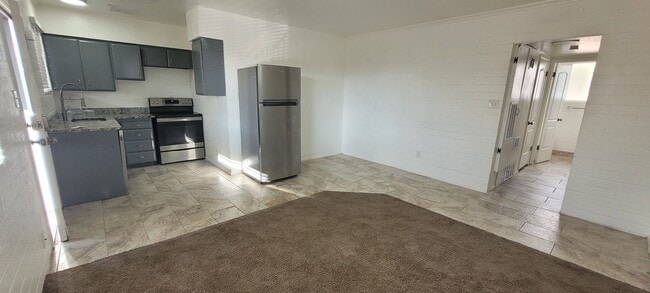 Building Photo - 265 E 200 N