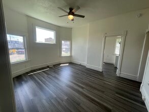 Building Photo - 1019 N Underhill St