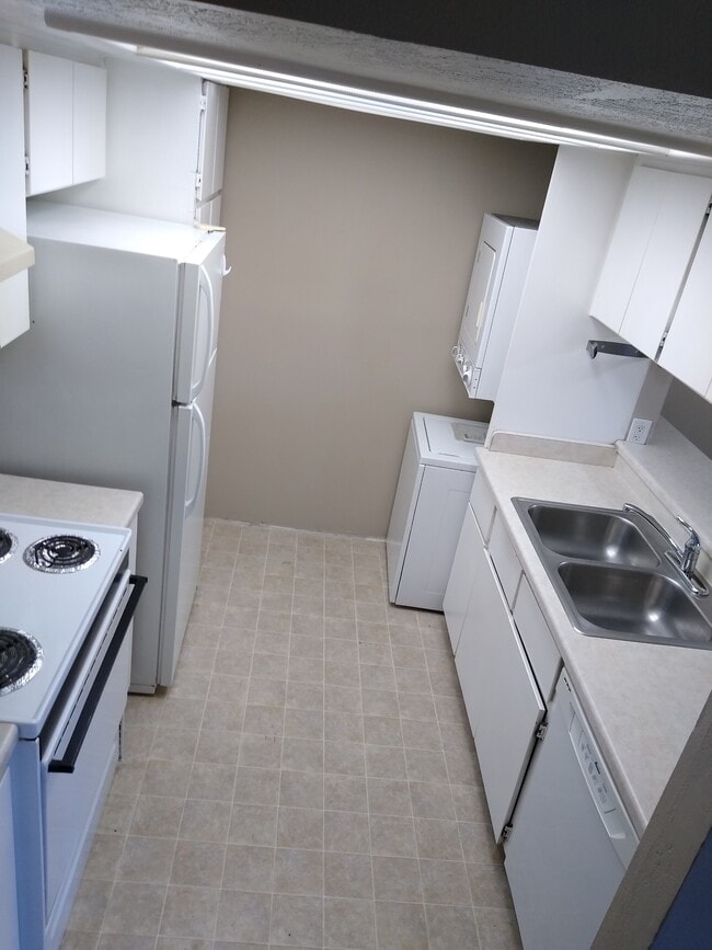 Building Photo - 171 College Way
