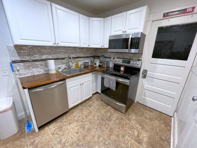 Building Photo - 1601 Chadbourne Ave