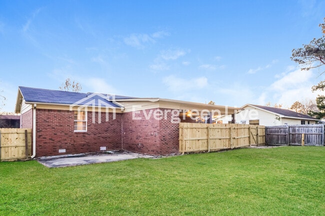 Building Photo - 1107 Highland St