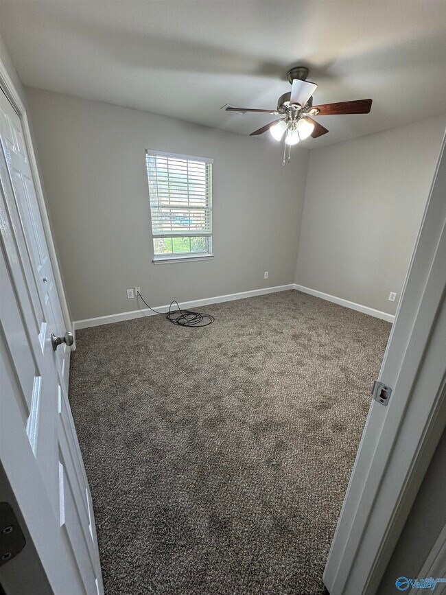 Building Photo - 109 Cove Crest Dr