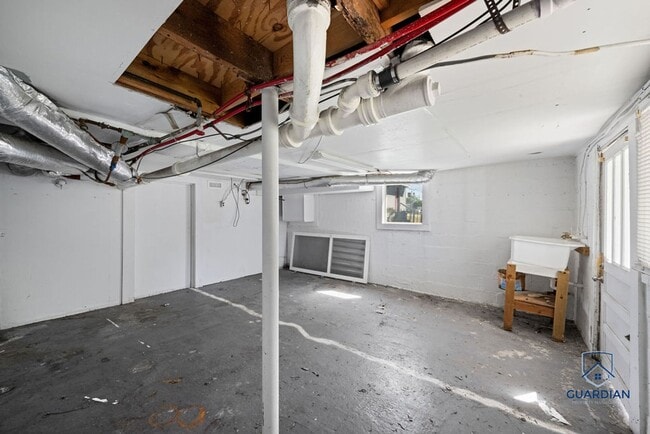 Building Photo - 3 bd 1 ba