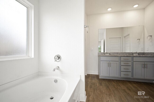 Building Photo - 13137 Cavalier St