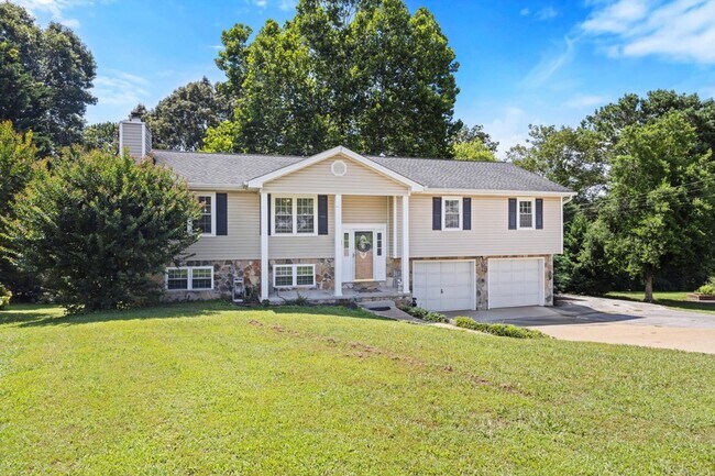 Building Photo - 8410 Smoketree Cir