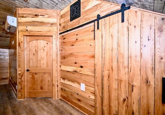 entry to bathroom & laundry room - 172 Diamond Ct SE