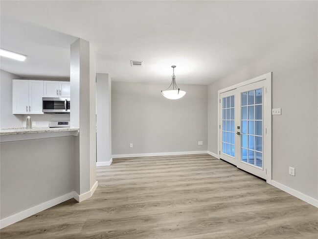 Building Photo - 804 Kavanagh Dr