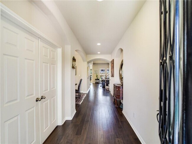 Building Photo - 137 Nantucket Cir