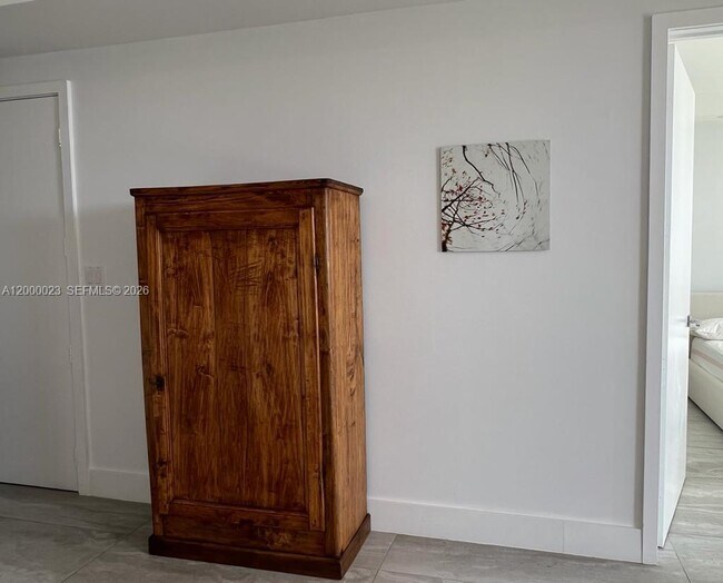 Building Photo - 488 NE 18th St