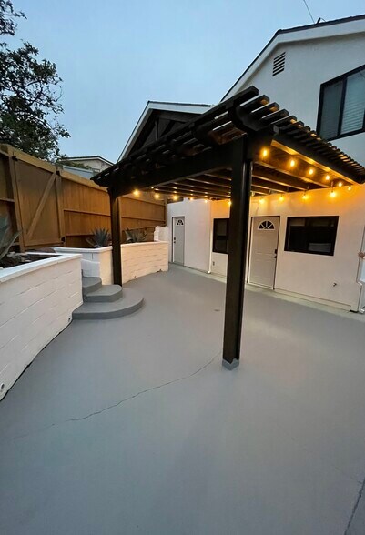 Outdoor patio area - 6036 W 75th St