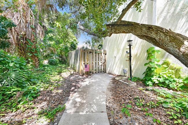 Building Photo - 8703 Jasmine Ct