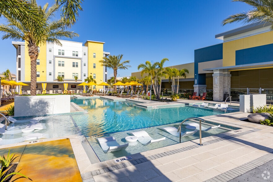 Primary Photo - Addison Square