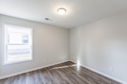 Building Photo - 814 Lewis Ave